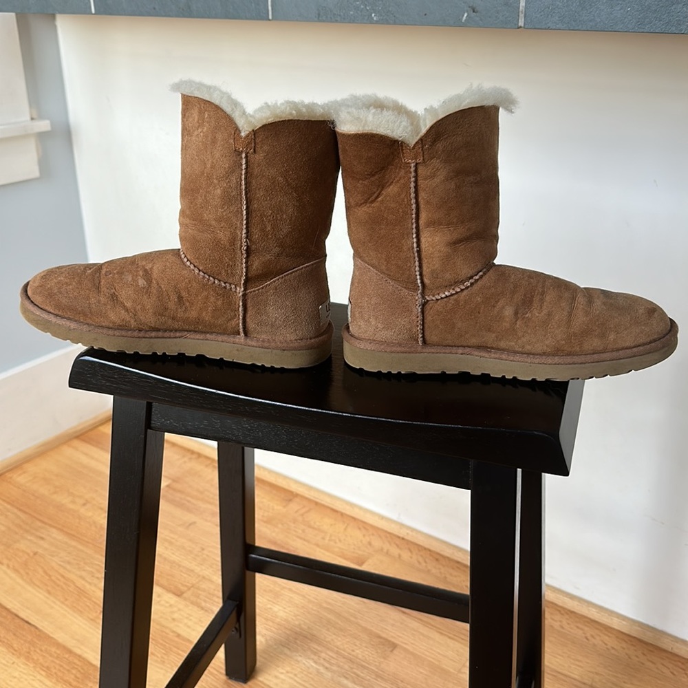 UGG Chestnut Bailey Button - Picture 5 of 7